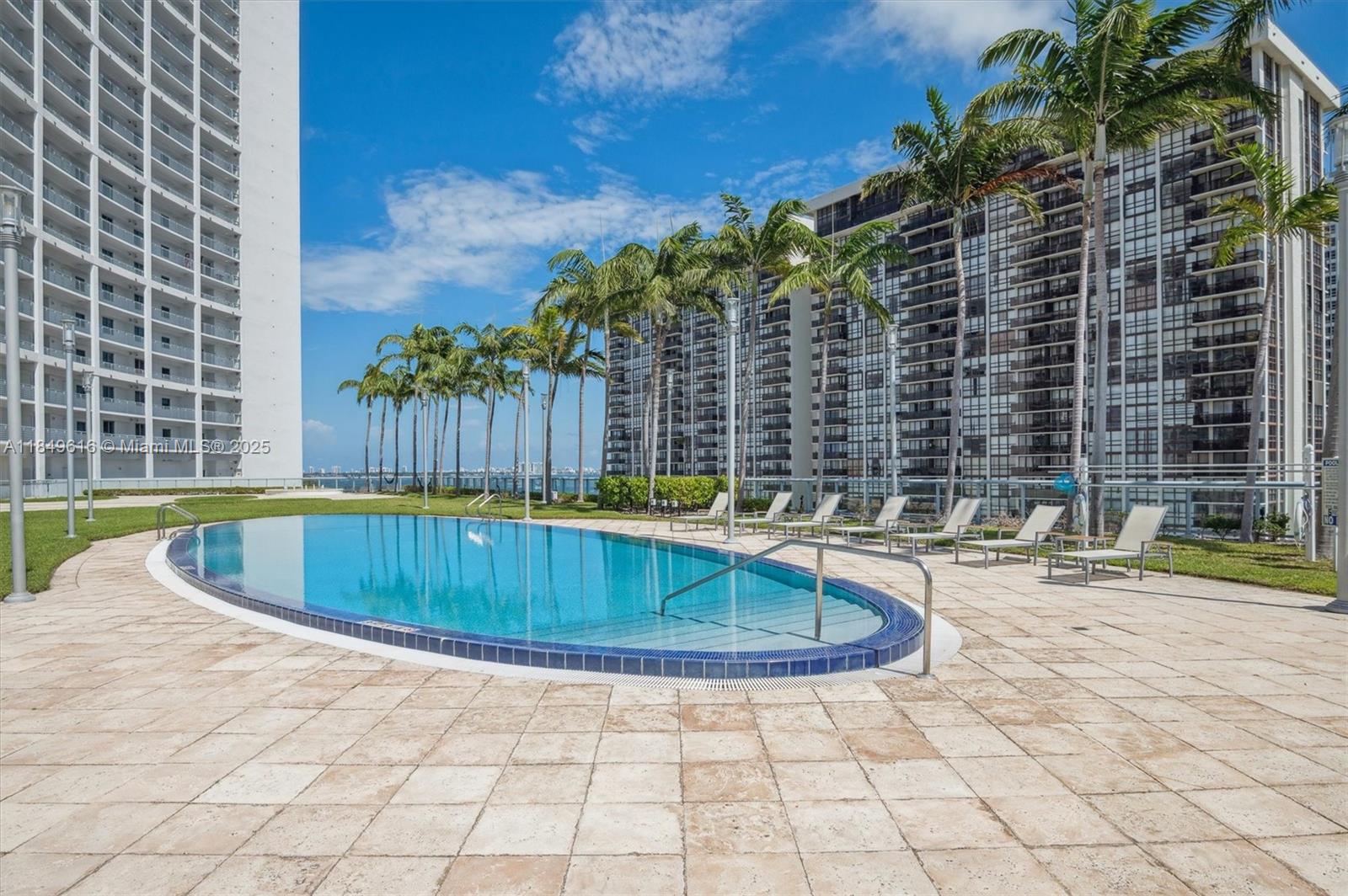 BLUE CONDO - Residential