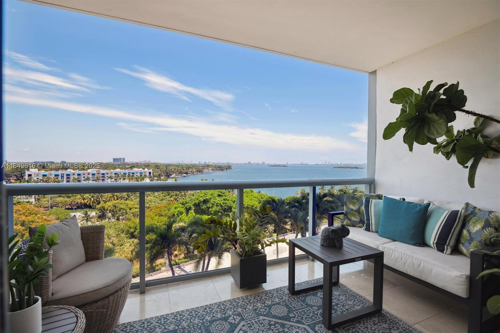 BLUE CONDO - Residential