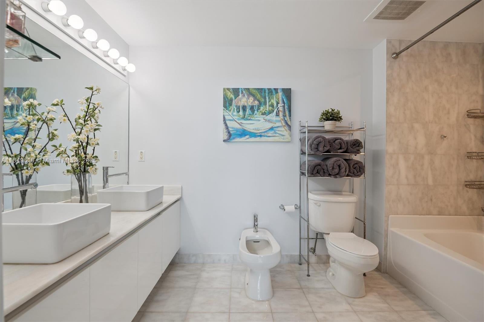 BLUE CONDO - Residential