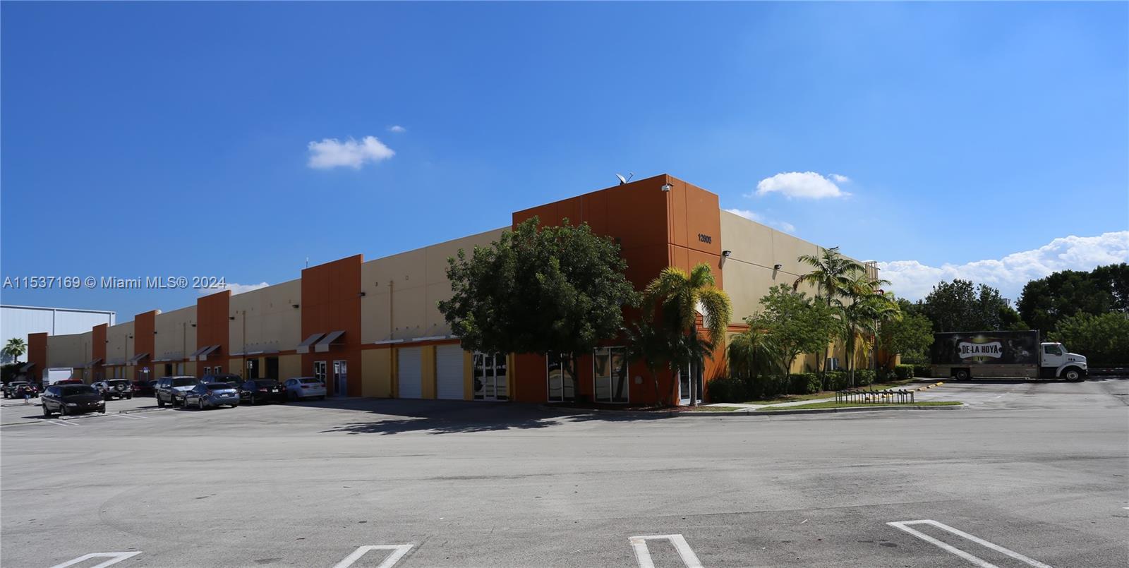Beautiful industrial building in the medley area. Next to Turnpike & Okeechobee Road, 25 minutes from MIA.
Front loaded building
24 clear ceiling
1 street level door
488 SF of office space
488 of storage mezzanine
Ample parking
Great location