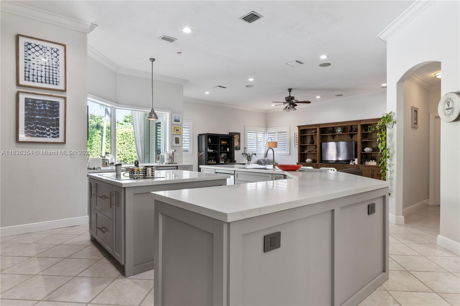 12530 SW 96th Ct, Miami, FL, 33176/$2,000,000 3 12530 SW 96th Ct