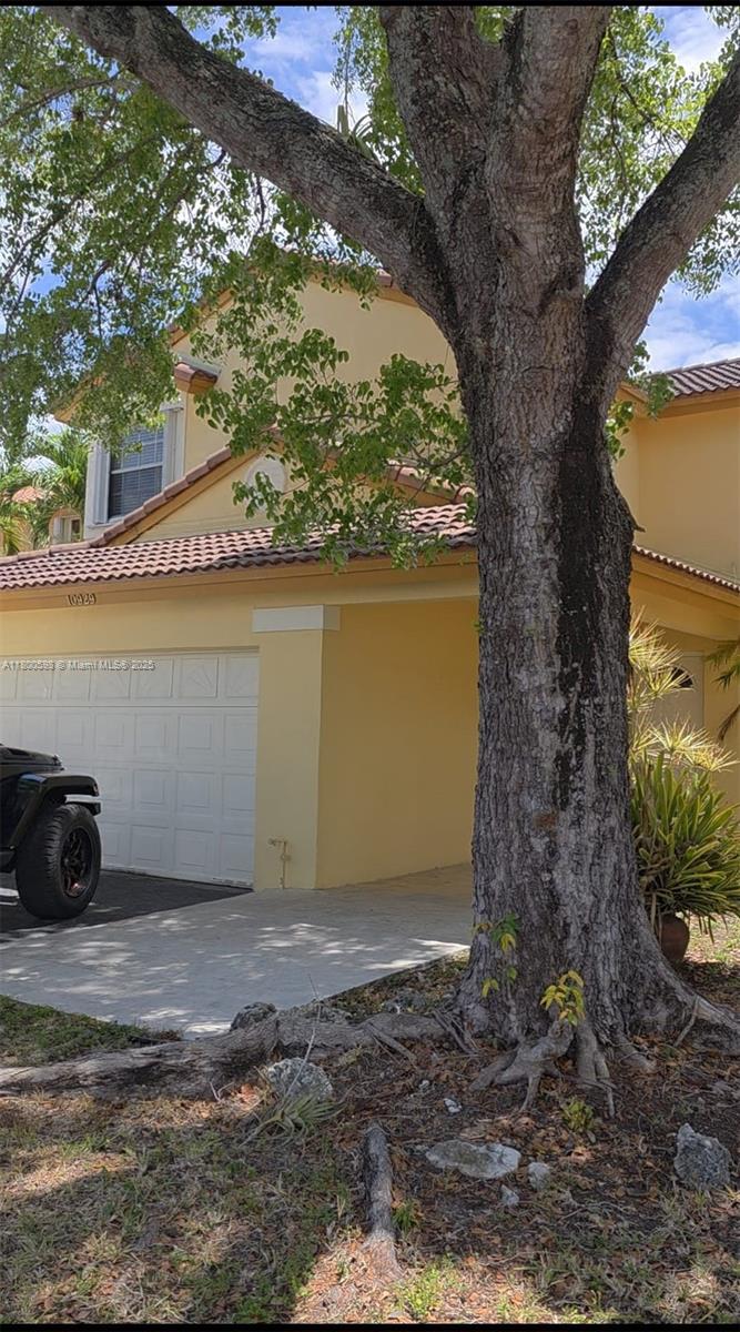 Rental Property at 10929 Sw 149th Pl, Miami, Broward County, Florida - Bedrooms: 4 
Bathrooms: 3  - $3,200 MO.