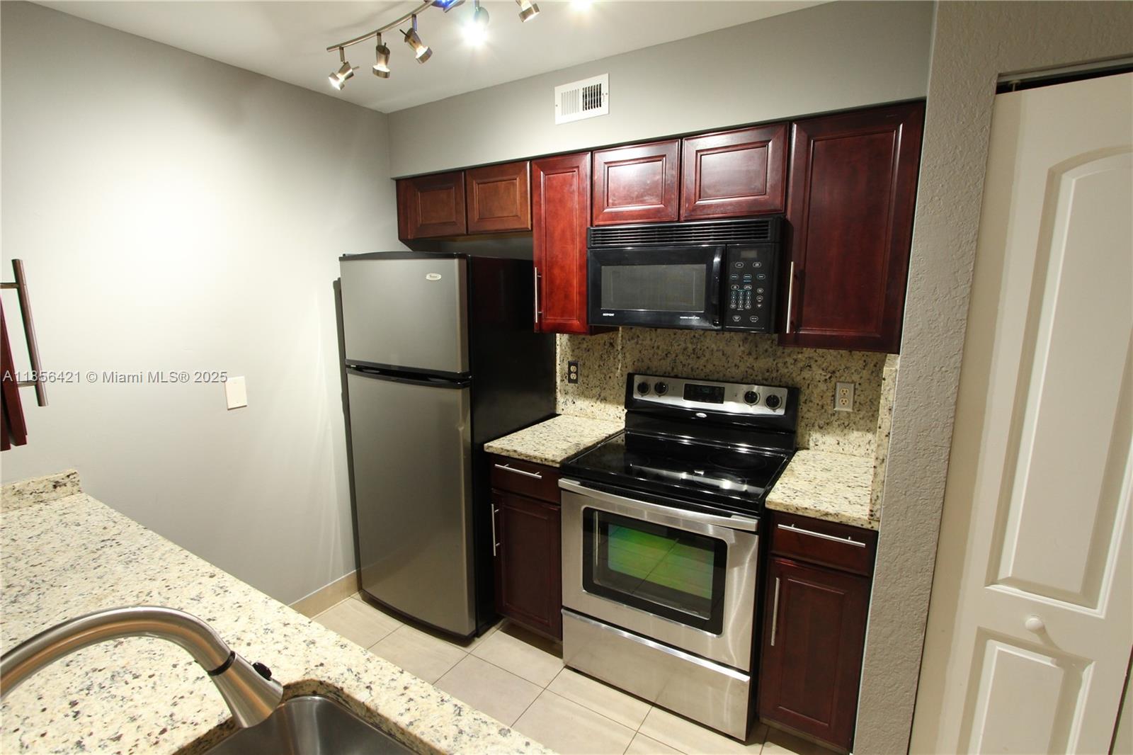 LAKEVIEW CLUB CONDO - Residential Lease