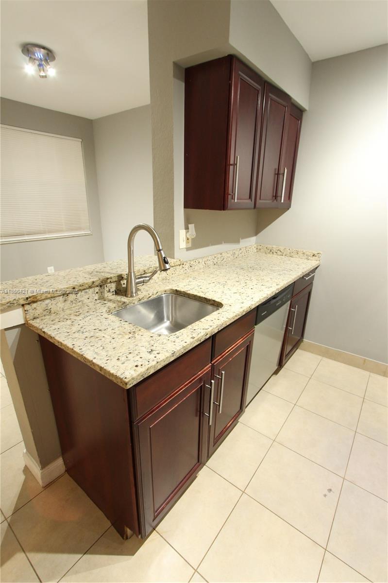 LAKEVIEW CLUB CONDO - Residential Lease