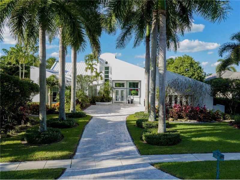 Clean contemporary lines make a BOLD statement while offering a very distinctive curb appeal.The majestic marble drvwy is lined w/royal palms & softens the strong lines & geometric shapes.Banks of over-sized windows welcomes natural light & exterior wter  vws into interior spaces smoothing  the transition betwn indr & outdr living.Open concept, includes lrge island ktchn,Metal roof,designer flring,summer ktchn, huge outdr lving rm for entrtning, glass tile h/pool/spa.Contemporary design at its finest!