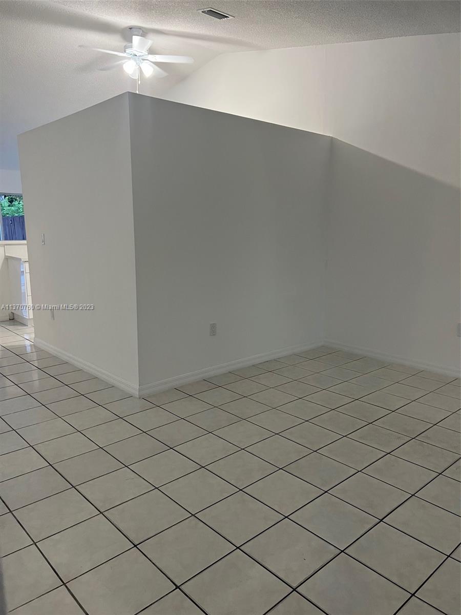 LES CHALETS AT INTL GARDE - Residential