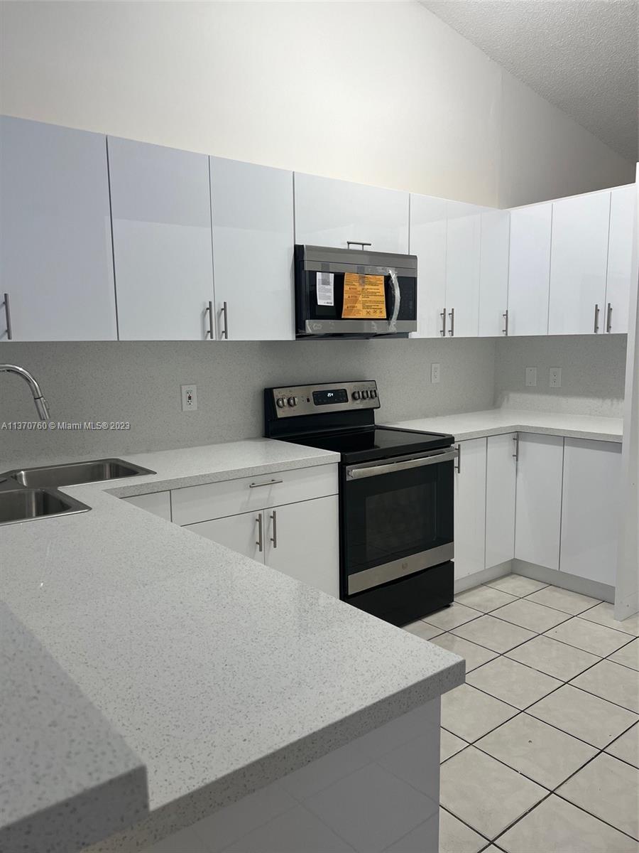 LES CHALETS AT INTL GARDE - Residential