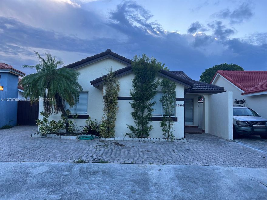 4/2 Spacious pool home in the FIU area with updated kitchen, just waiting for its new owners' final touches. Centrally located near highways, schools and parks. Plenty of parking for a large family, and visitors parking as well. The association fee is only $60/month.