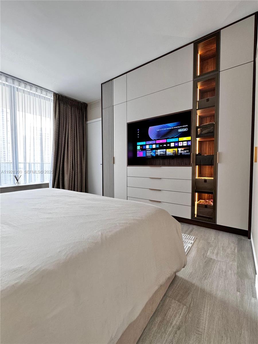 BRICKELL HEIGHTS EAST CON - Residential Lease