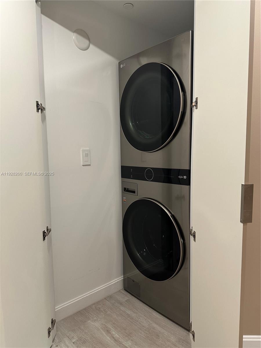 BRICKELL HEIGHTS EAST CON - Residential Lease