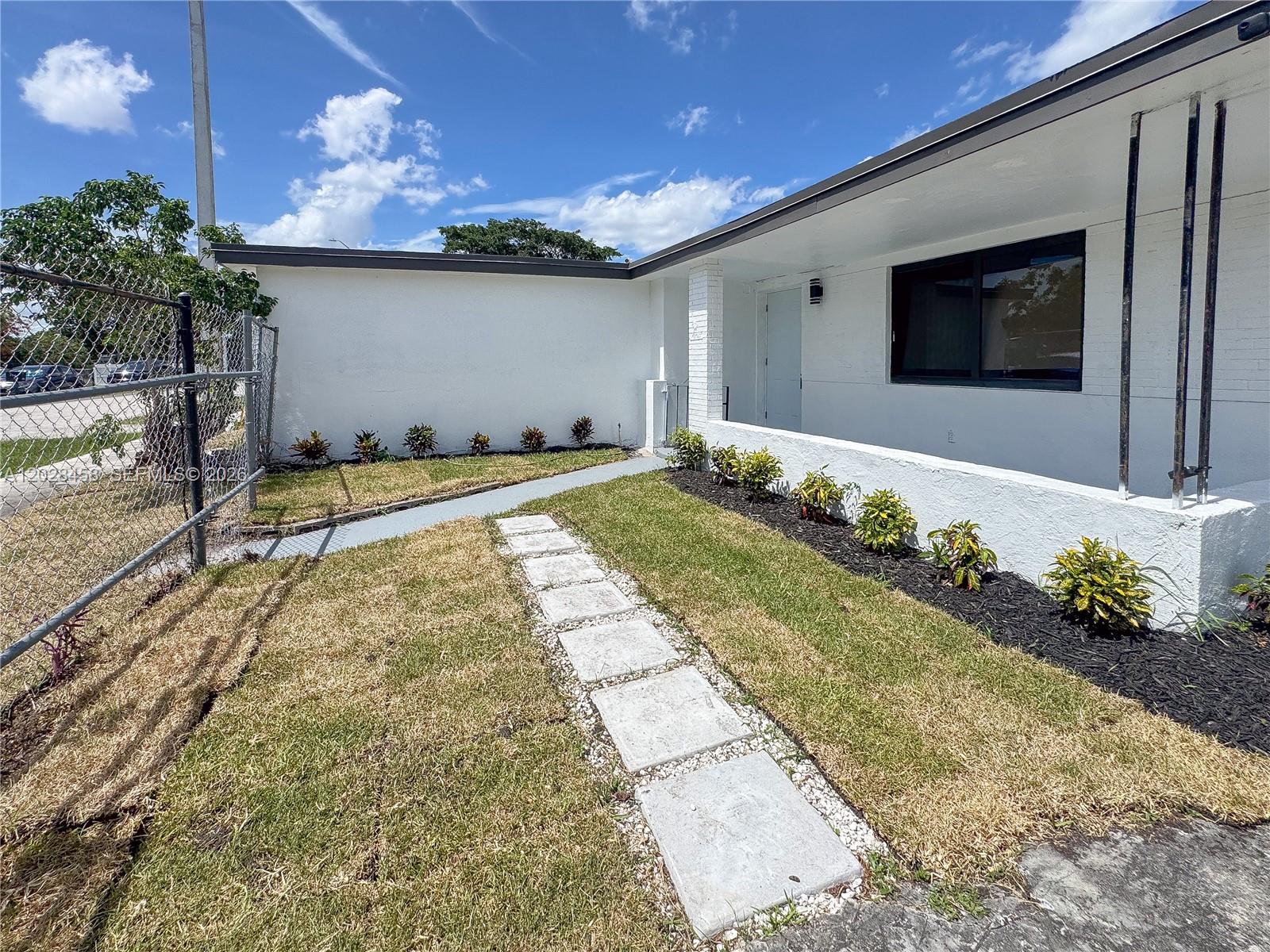 212 NW 28th Way