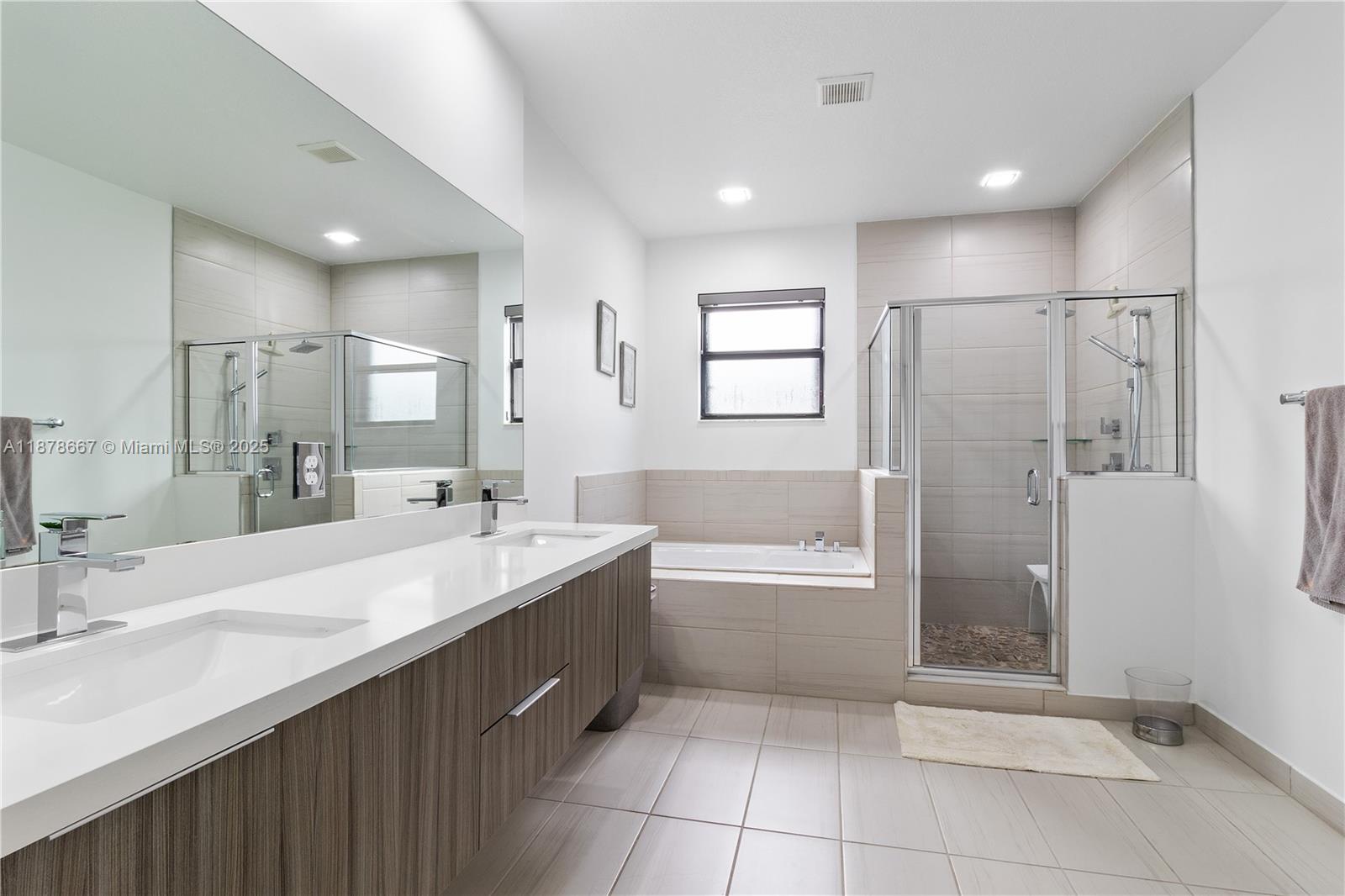 GRAND BAY SOUTH TOWNHOMES - Residential