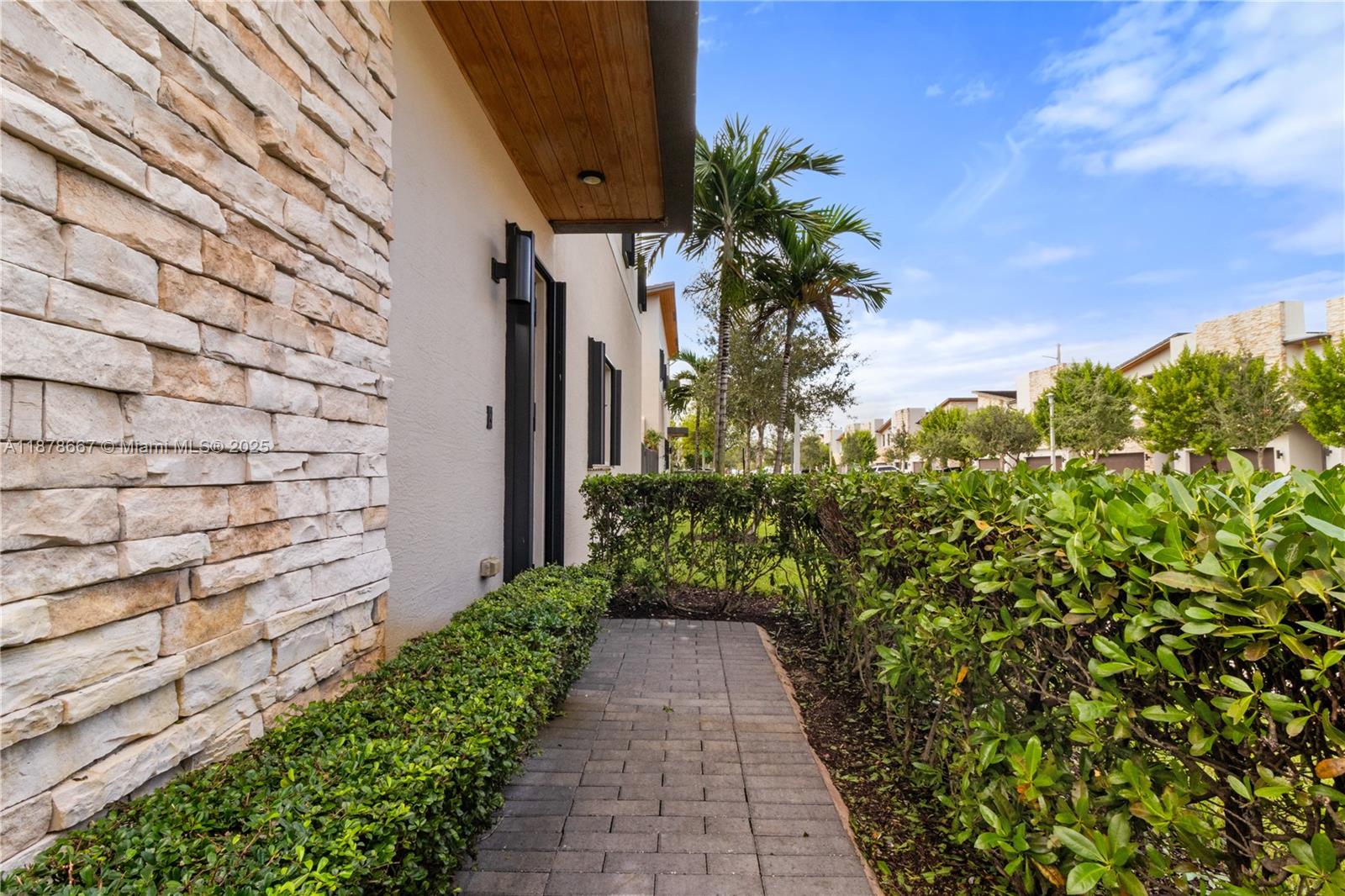 GRAND BAY SOUTH TOWNHOMES - Residential