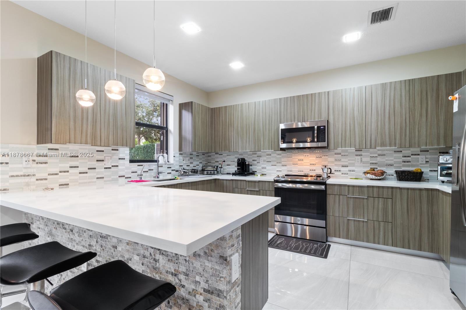 GRAND BAY SOUTH TOWNHOMES - Residential