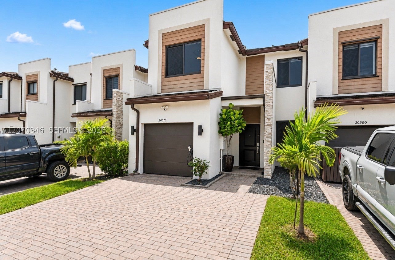 20576 NE 5th Pl, Miami FL 33179