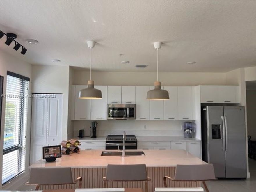 NEW & BEAUTIFUL CONDO FOR RENT!! CORNER UNIT!! 2ND FLOOR, OPEN SPACE, 3 BEDROOMS, 2 BATHS!! QUARTZ COUNTER TOP, MODERN KITCHEN  WITH STAINLESS STEEL APPLIANCES!! INTERIOR DESIGN CUSTOM CLOSETS, CERAMIC FLOORS, MASTER BATH WITH 2 VANITIES & DOUBLE ENCLOSED SHOWER - SHADES IN ALL WINDOWS ...  BIG BALCONY, IMPACT WINDOWS - THE BEST BUILDING LOCATION - READY FOR MOVE IN - EXCELLENT AMENITIES AND AMAZING PLAY GROUND -WALKING DISTANCE TO SUPERMARKET, BANKS, RESTAURANTS & ENTERTAINMENT AREAS!!! DOWNTOWN DORAL / CITY PLACE AT YOUR FINGERTIPS.  CLOSE TO THE MAIN HIGHWAYS 826-836-I-75 & TURNPIKE . MINUTES TI THE AIRPORT , SHOPPING MALLS & GOLF COURT IN THE HEART OF DORAL -1 PARKING ASSIGNED AND ANOTHER UNASSIGNED. 

PLEASE TO SHOWINS, SEND ME A TEXT AND I'LL BRIND THAT TO YOU THE CODE OF THE DOOR.