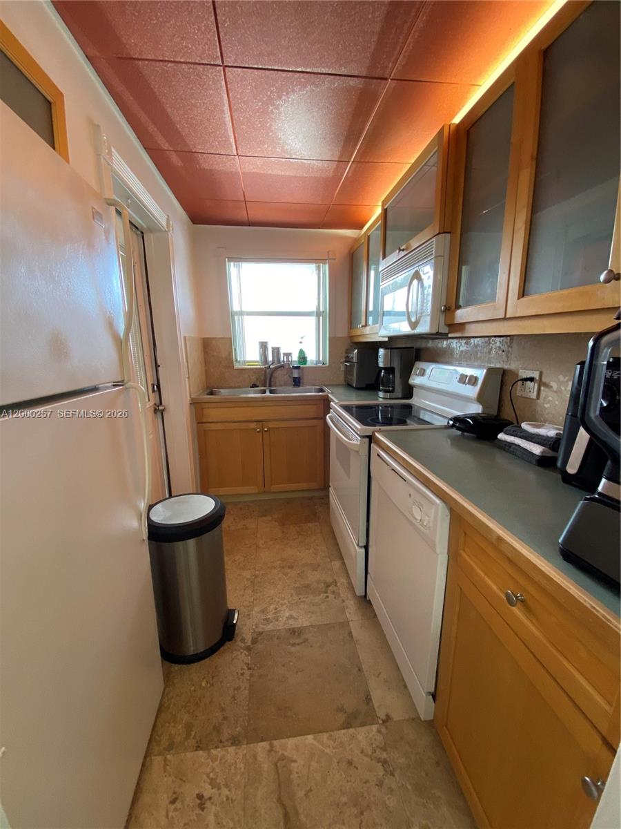 PARADISE BY THE SEA - Residential