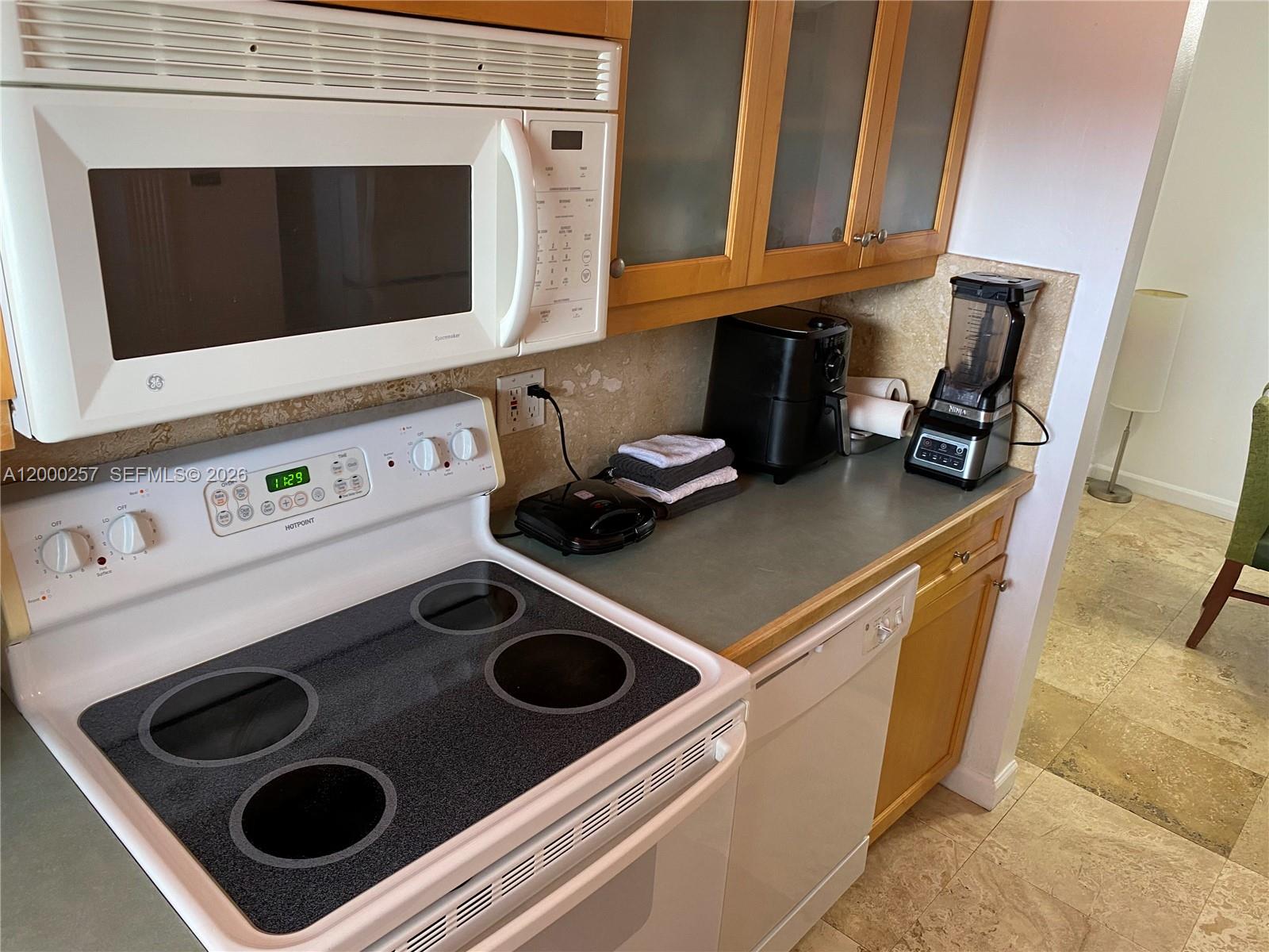 PARADISE BY THE SEA - Residential