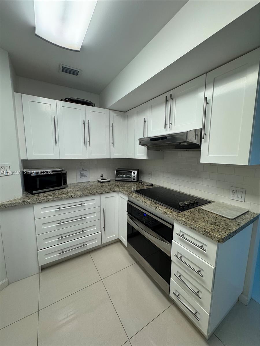 THE EXECUTIVE CONDO - Residential Lease