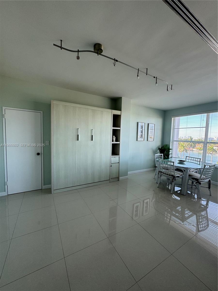THE EXECUTIVE CONDO - Residential Lease