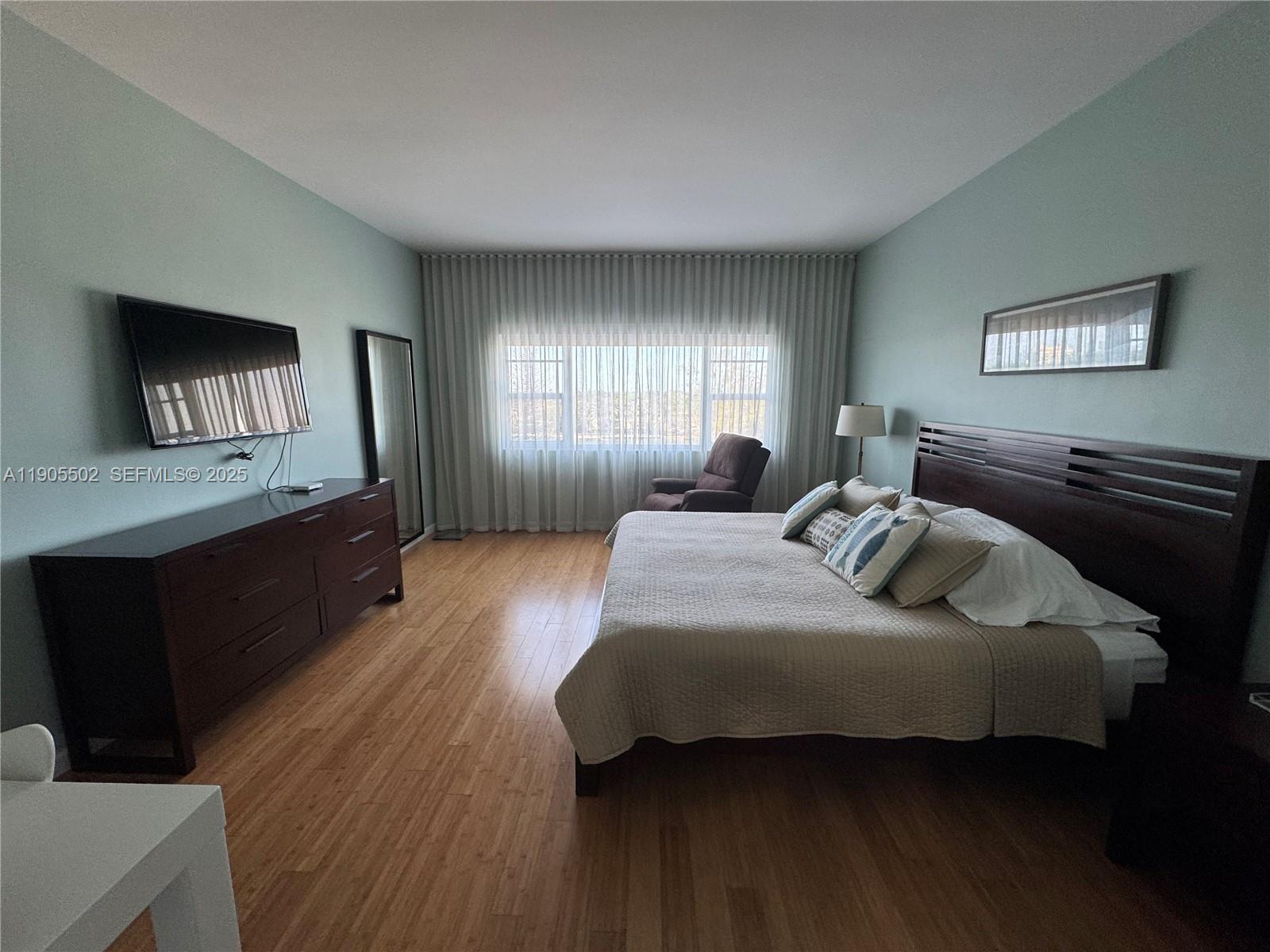 THE EXECUTIVE CONDO - Residential Lease