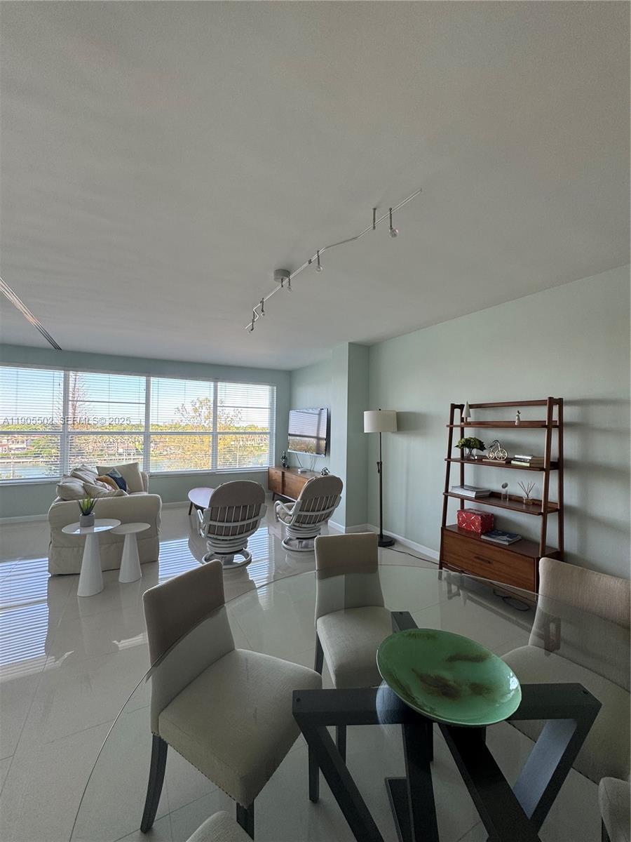 THE EXECUTIVE CONDO - Residential Lease