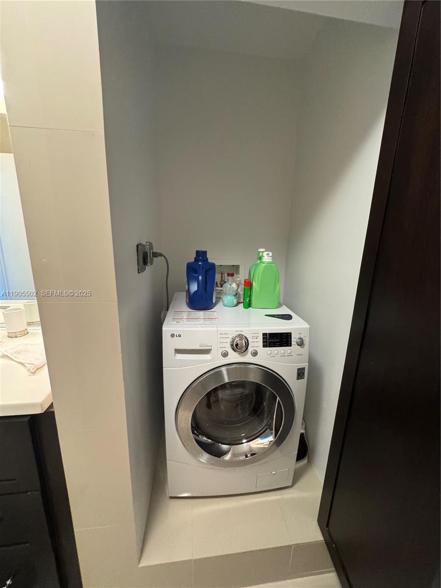 THE EXECUTIVE CONDO - Residential Lease