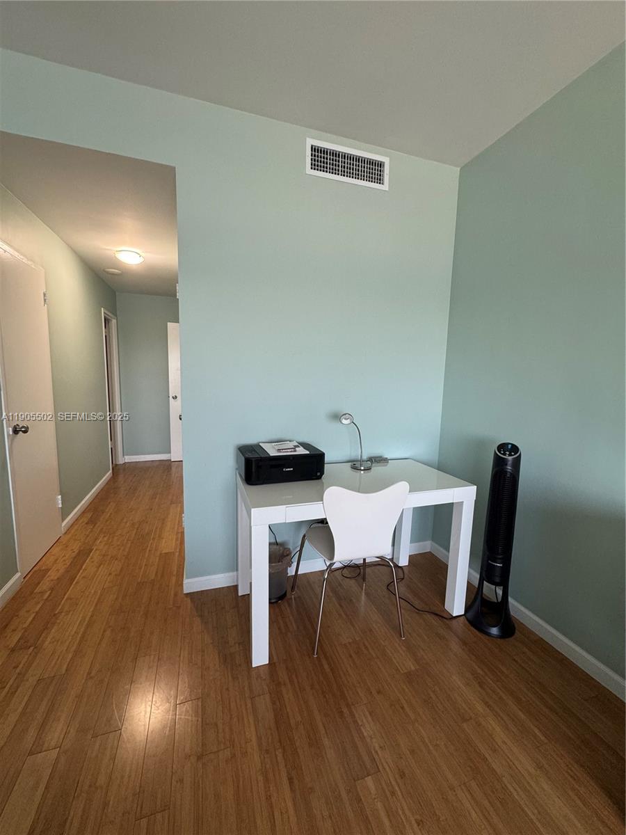 THE EXECUTIVE CONDO - Residential Lease