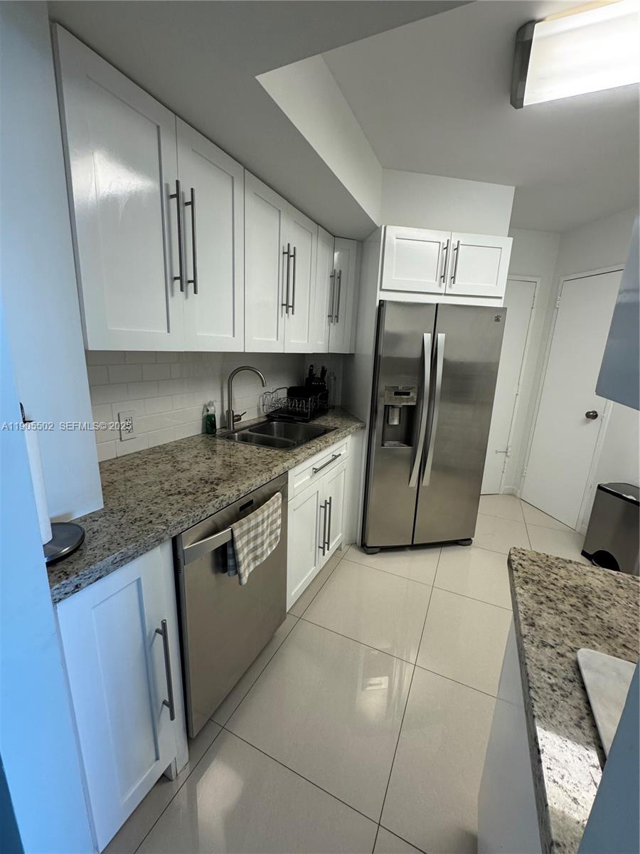 THE EXECUTIVE CONDO - Residential Lease