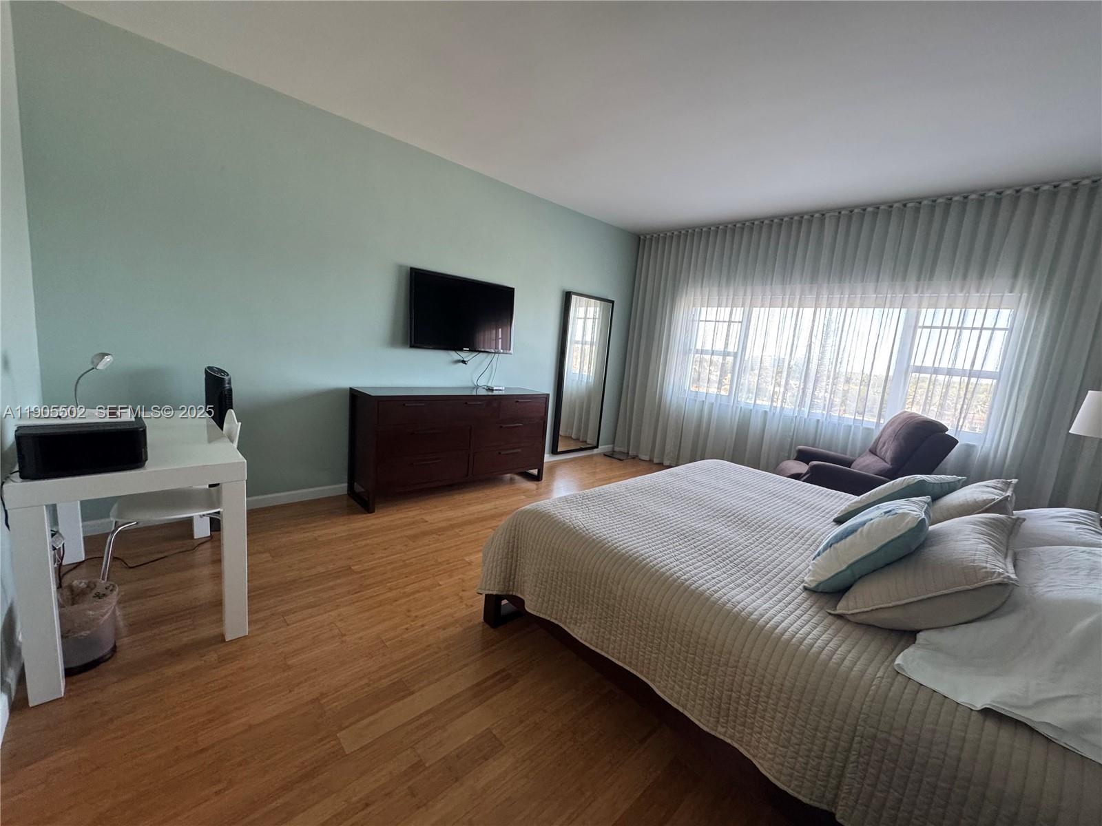 THE EXECUTIVE CONDO - Residential Lease