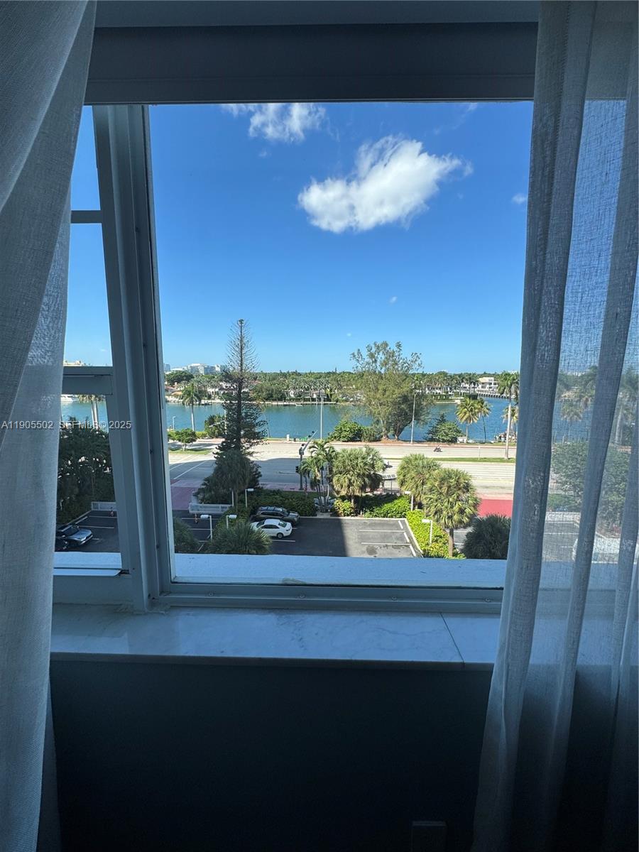 THE EXECUTIVE CONDO - Residential Lease