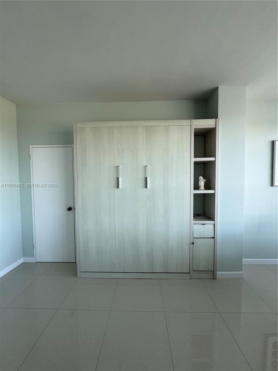 THE EXECUTIVE CONDO - Residential Lease