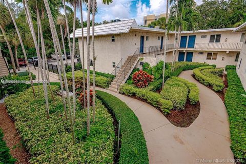 Photo of 8607 SW 68th Ct #26, Pinecrest, FL 33156 (MLS # A11928645)