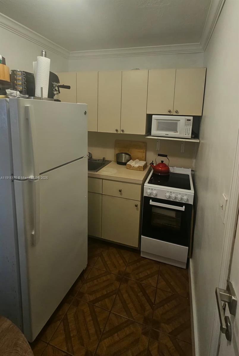 GARDEN VISTA CONDO - Residential Lease