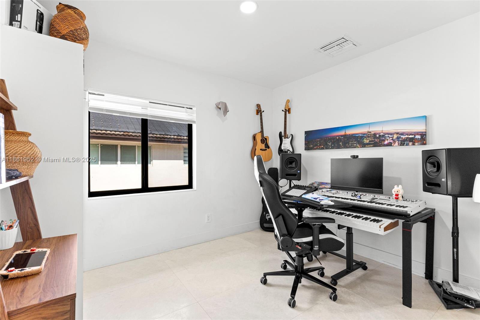 COUNTRY CLUB OF MIAMI EST - Residential