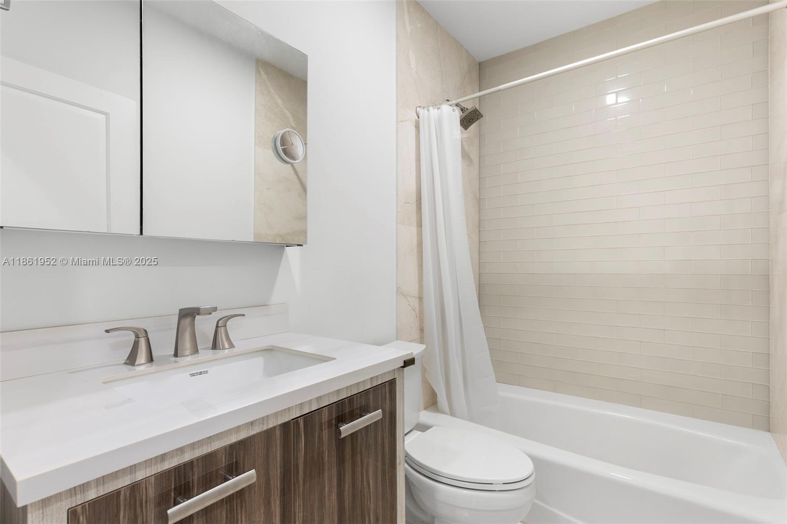 COUNTRY CLUB OF MIAMI EST - Residential