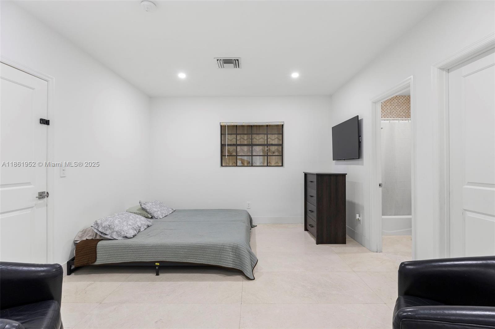 COUNTRY CLUB OF MIAMI EST - Residential