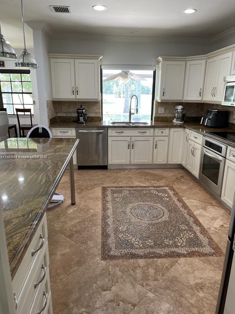 COUNTRY CLUB OF MIAMI EST - Residential