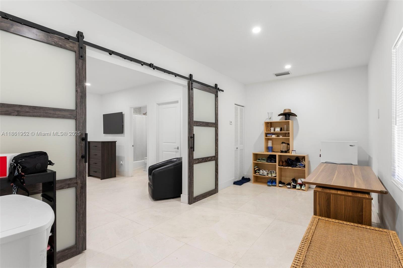 COUNTRY CLUB OF MIAMI EST - Residential