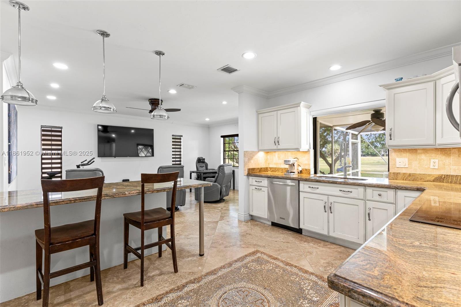 COUNTRY CLUB OF MIAMI EST - Residential