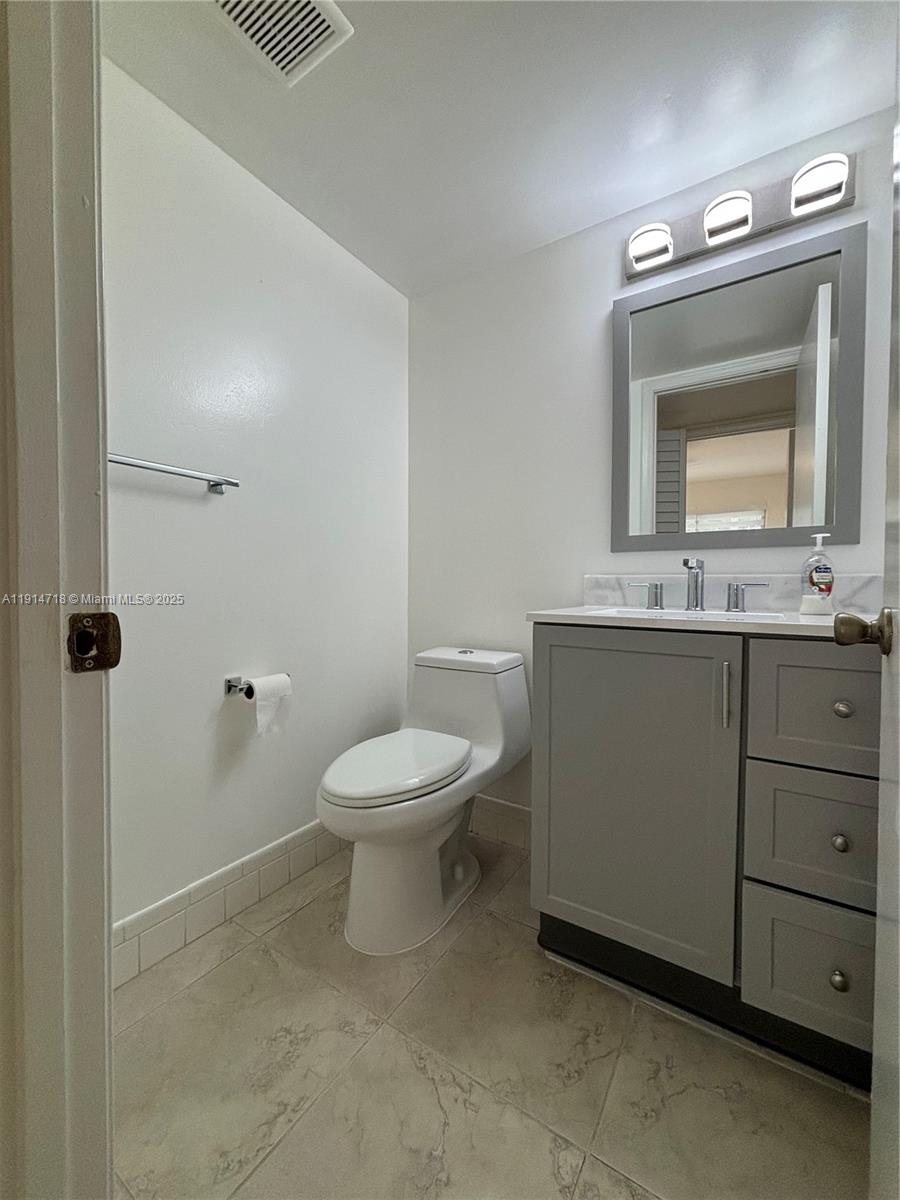 NEW HAMPTON AT CENTURY VI - Residential Lease