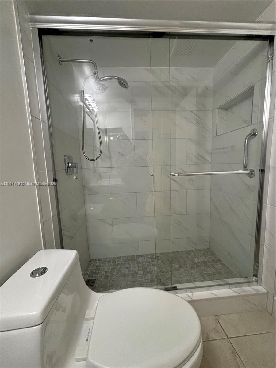 NEW HAMPTON AT CENTURY VI - Residential Lease