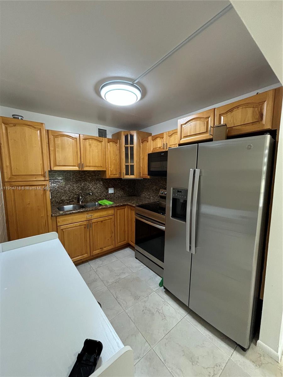 NEW HAMPTON AT CENTURY VI - Residential Lease