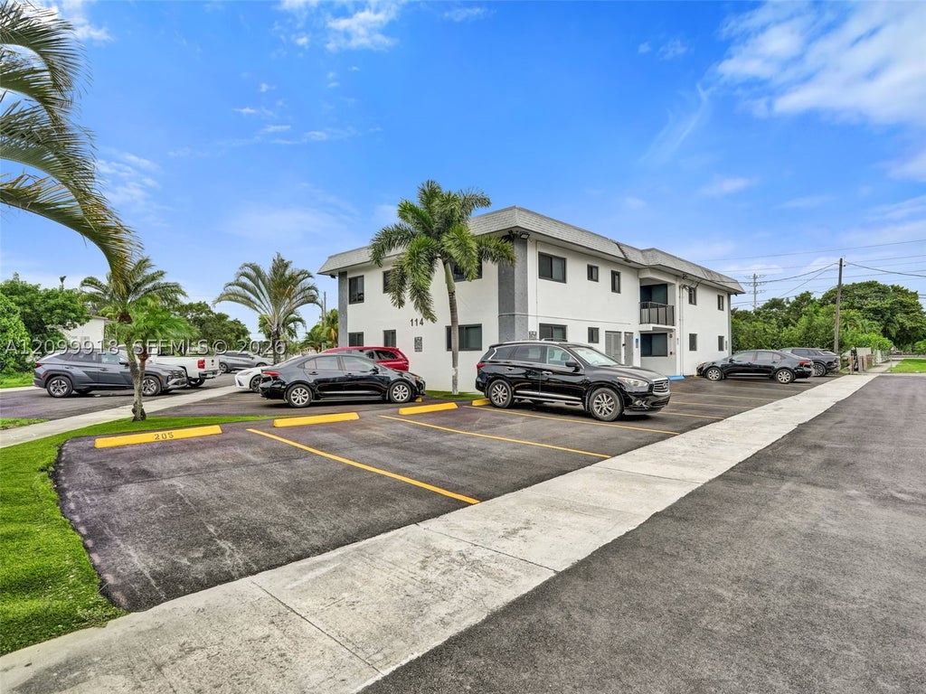 Photo of 114 SE 8th St #203, Hallandale Beach, FL 33009 (MLS # A12099918)