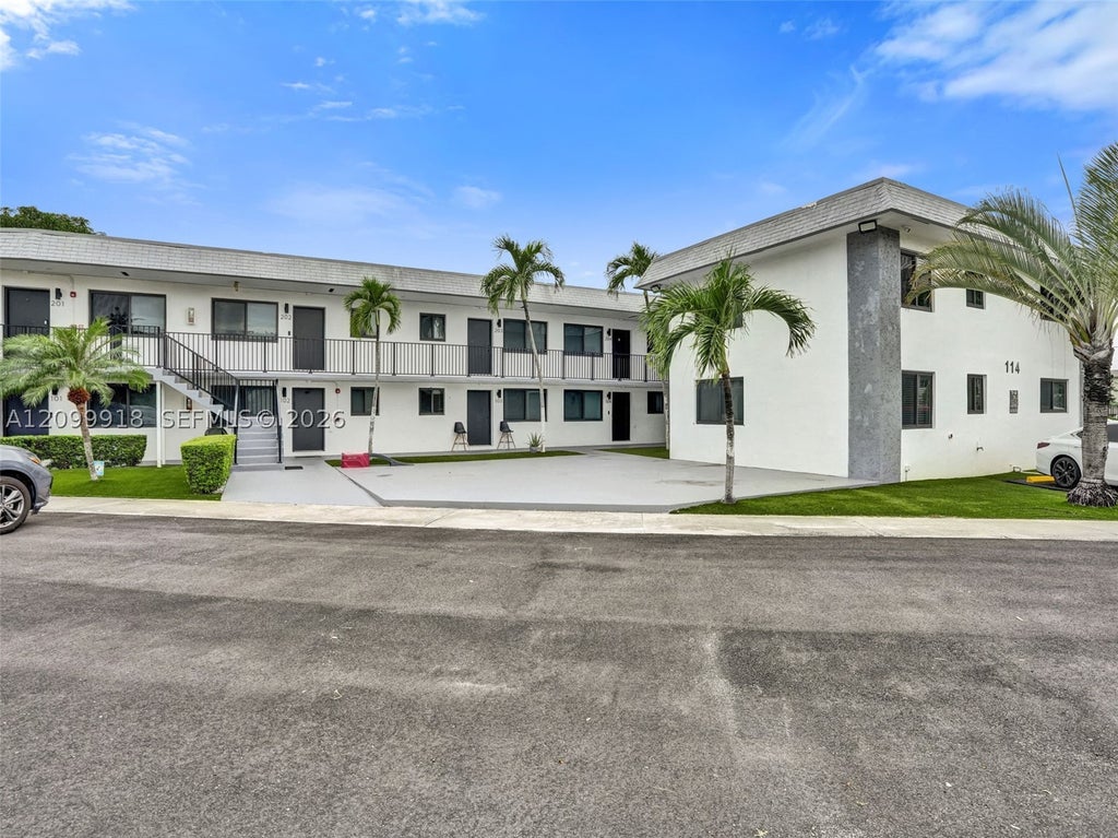 Photo of 114 SE 8th St #203, Hallandale Beach, FL 33009 (MLS # A12099918)