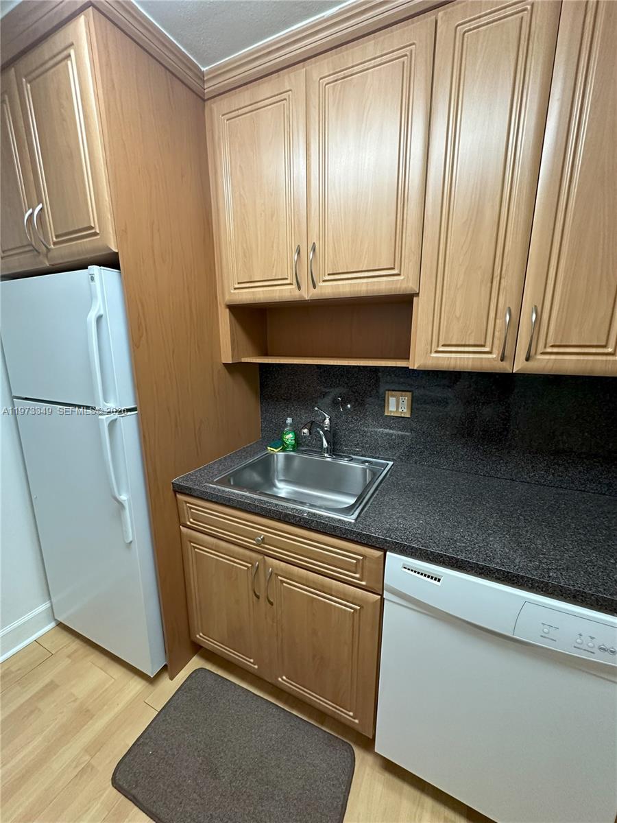 HALF MOON TOWERS CONDO - Residential