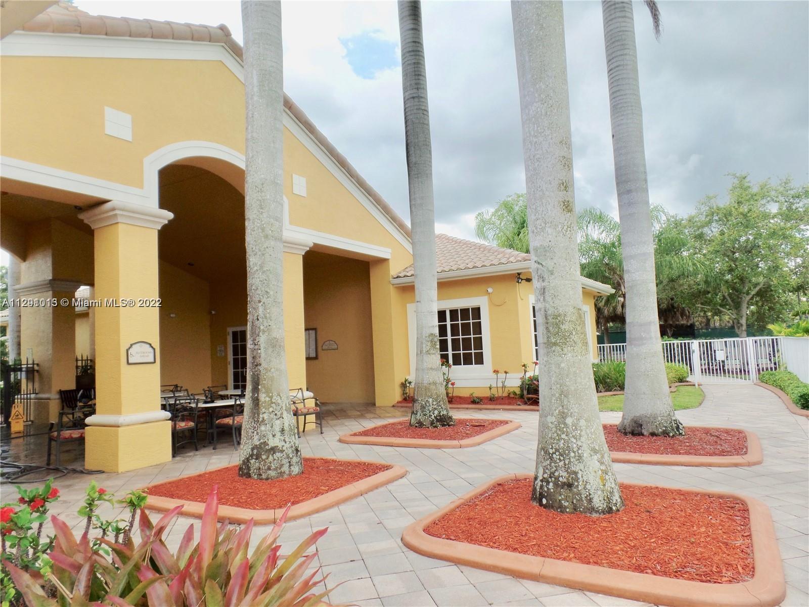 BANYAN BAY CONDO PH 11 - Residential