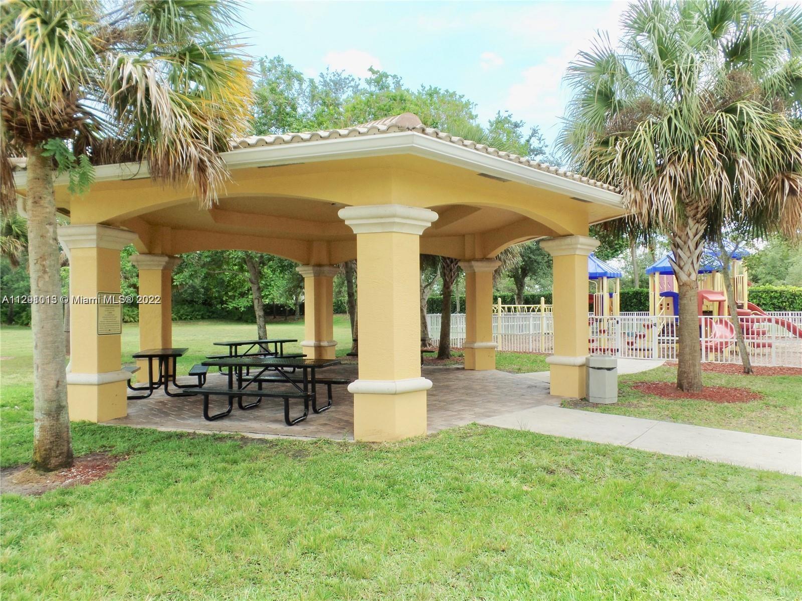 BANYAN BAY CONDO PH 11 - Residential