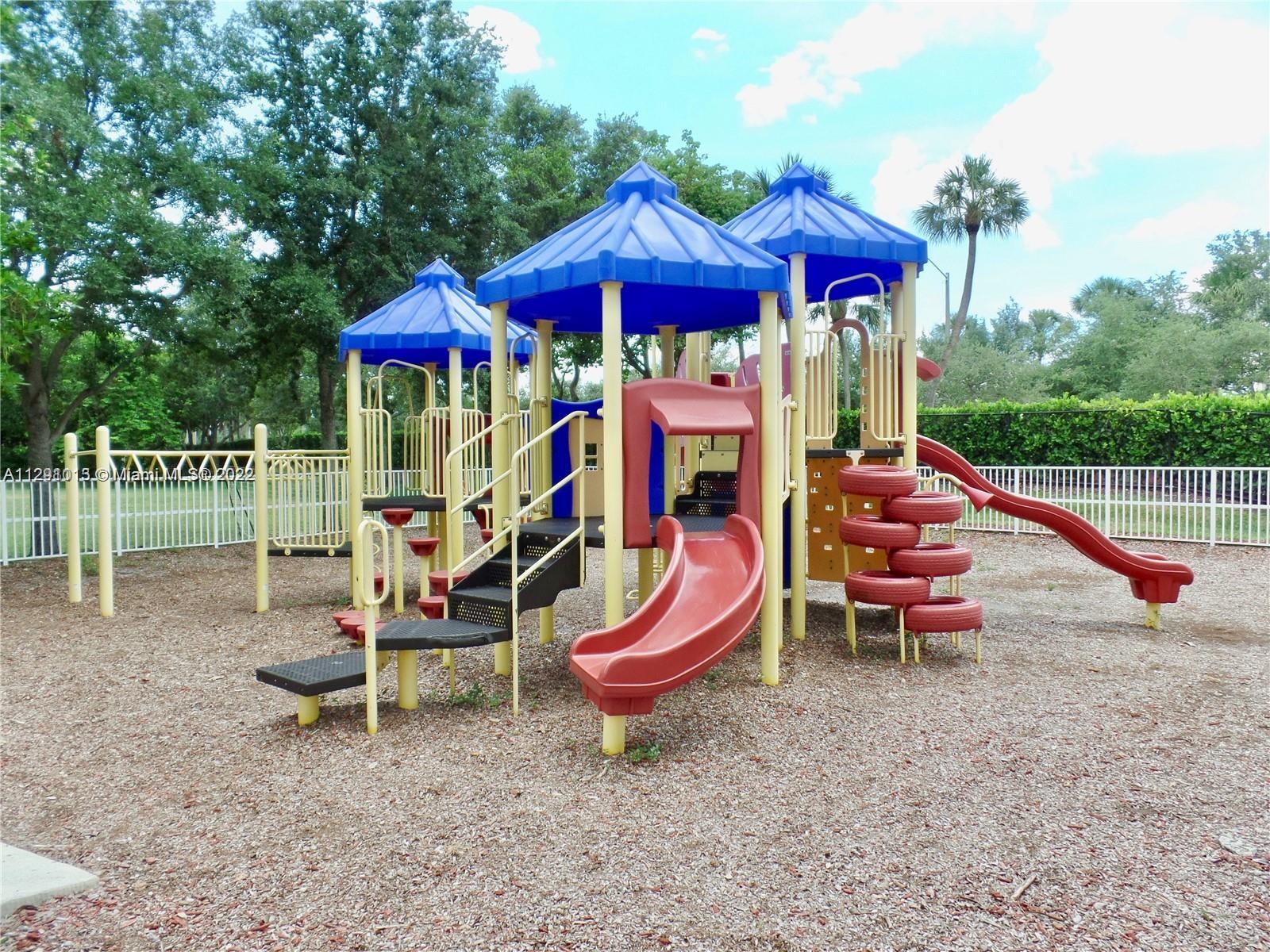 BANYAN BAY CONDO PH 11 - Residential