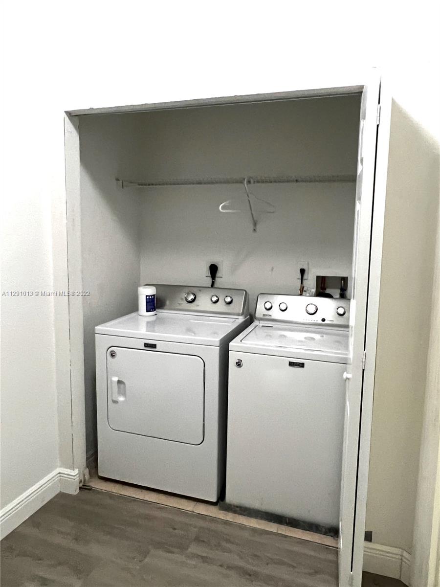 BANYAN BAY CONDO PH 11 - Residential